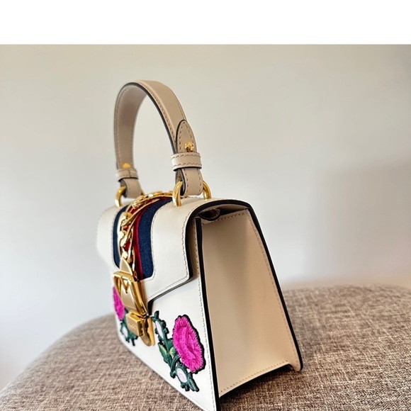 Authentic Gucci Sylvie - Picture 7 of 10